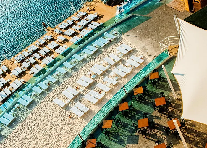 Hotel Waterplanet & Aquapark 4*